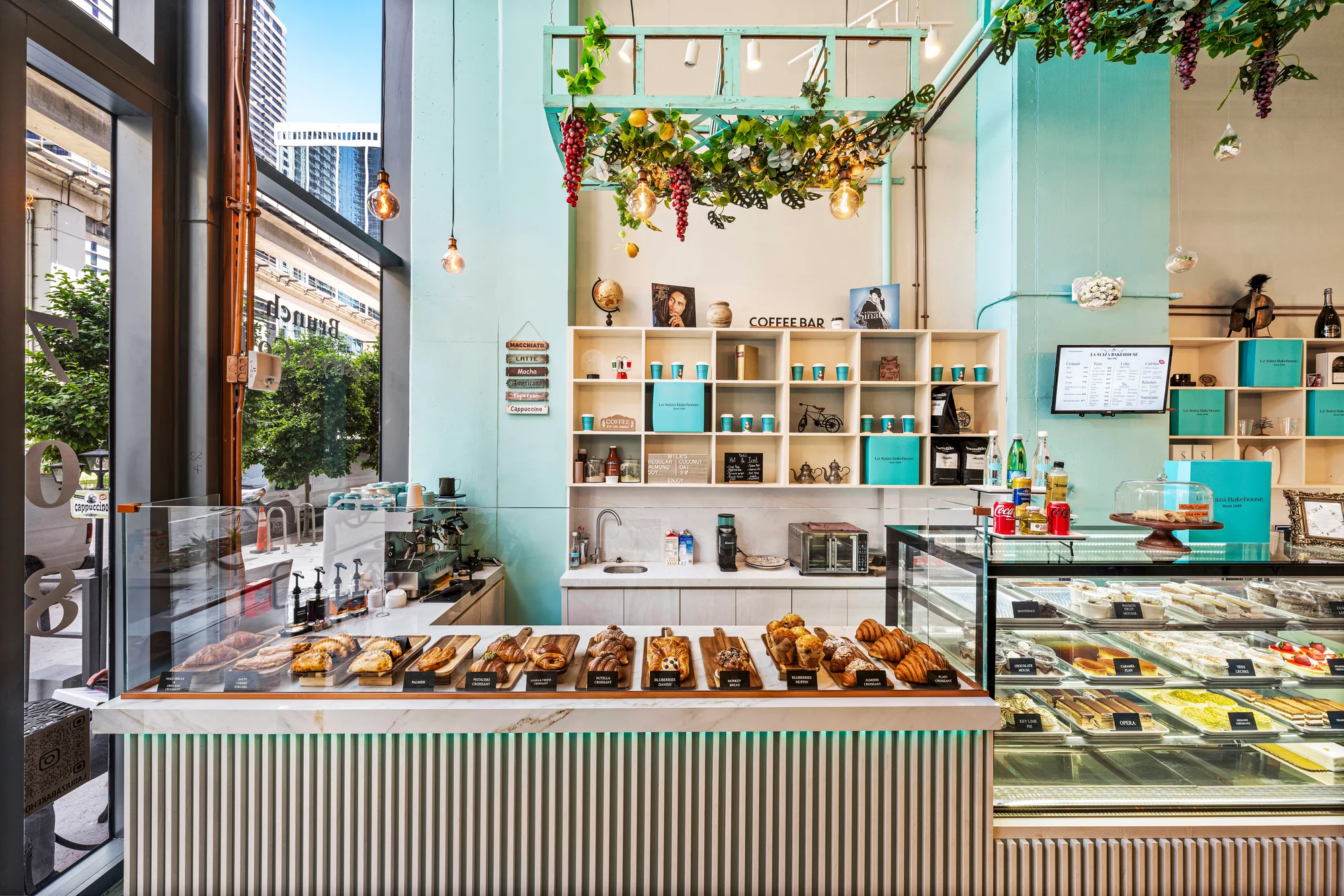 La Suiza Bakehouse display and service area
