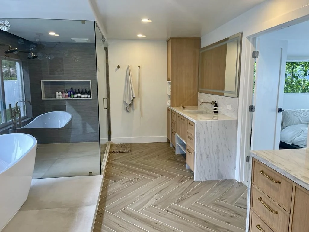 696 PC primary bathroom